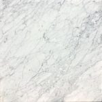 Apie 250–350 €/m², tačiau verta įvertinti, kad marmuras reikalauja daugiau priežiūros.